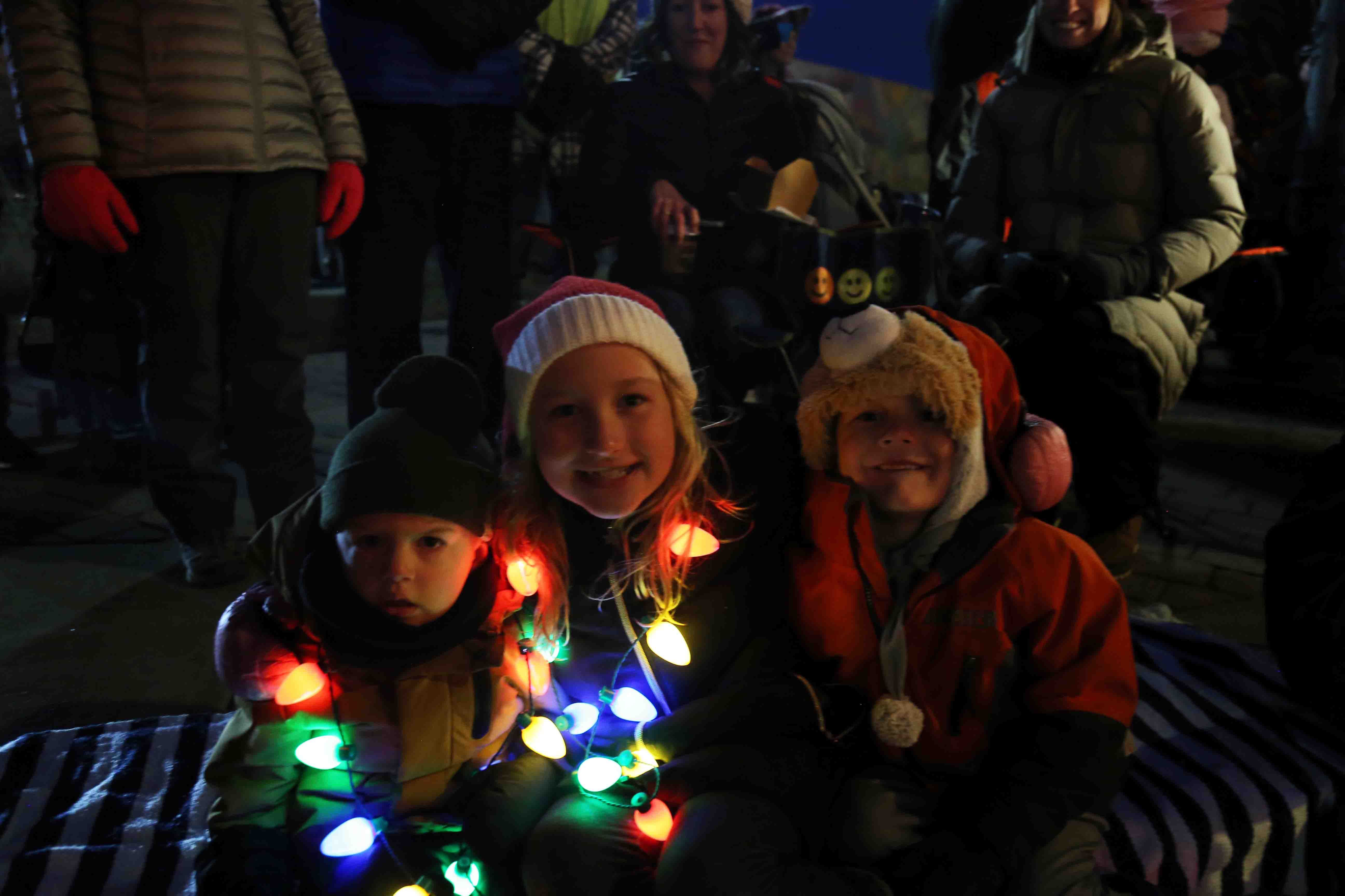 Watch / Gallery: Here comes Santa Claus, right down Main Street ...