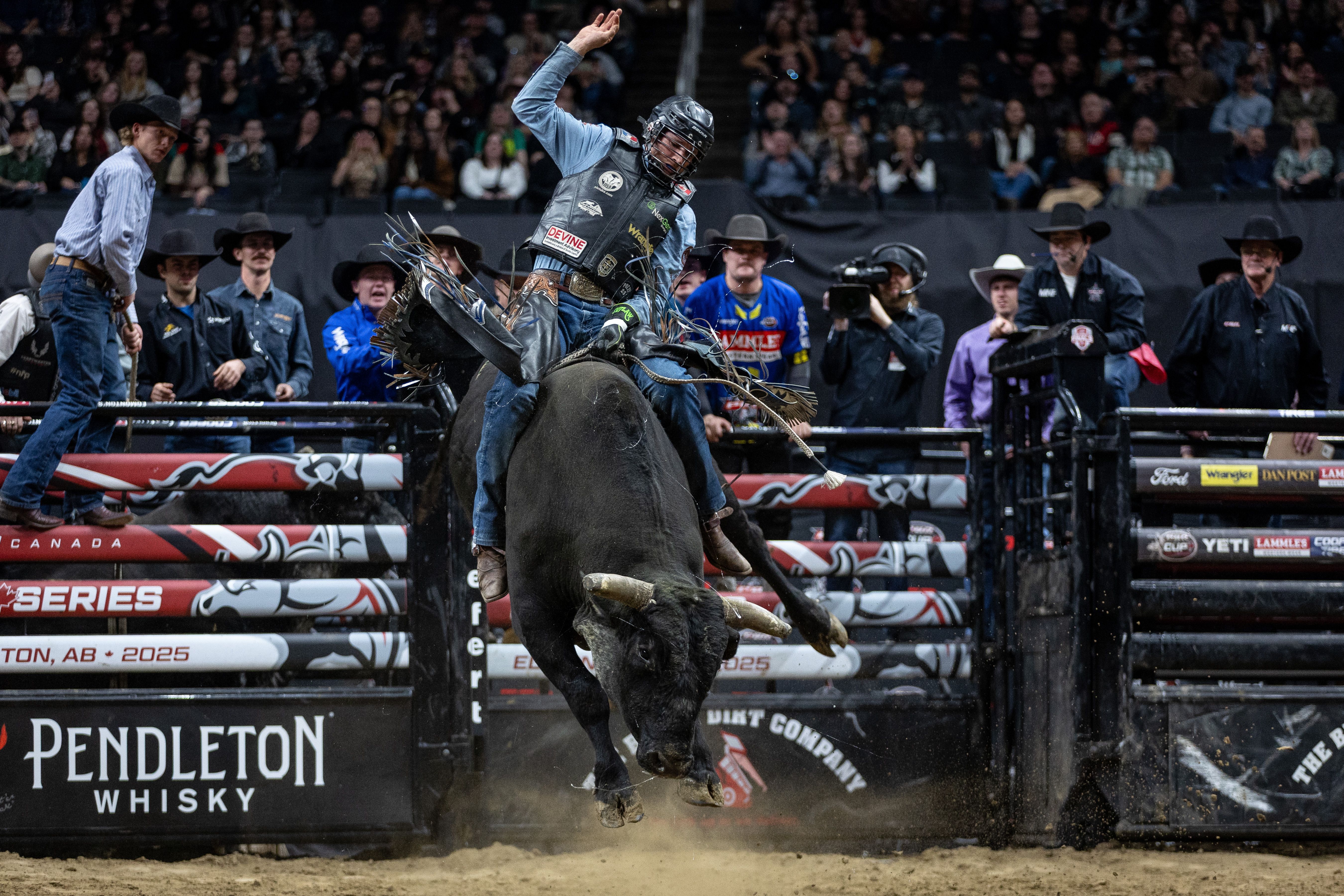 Southwest bull rider closes career with record-breaking national win ...