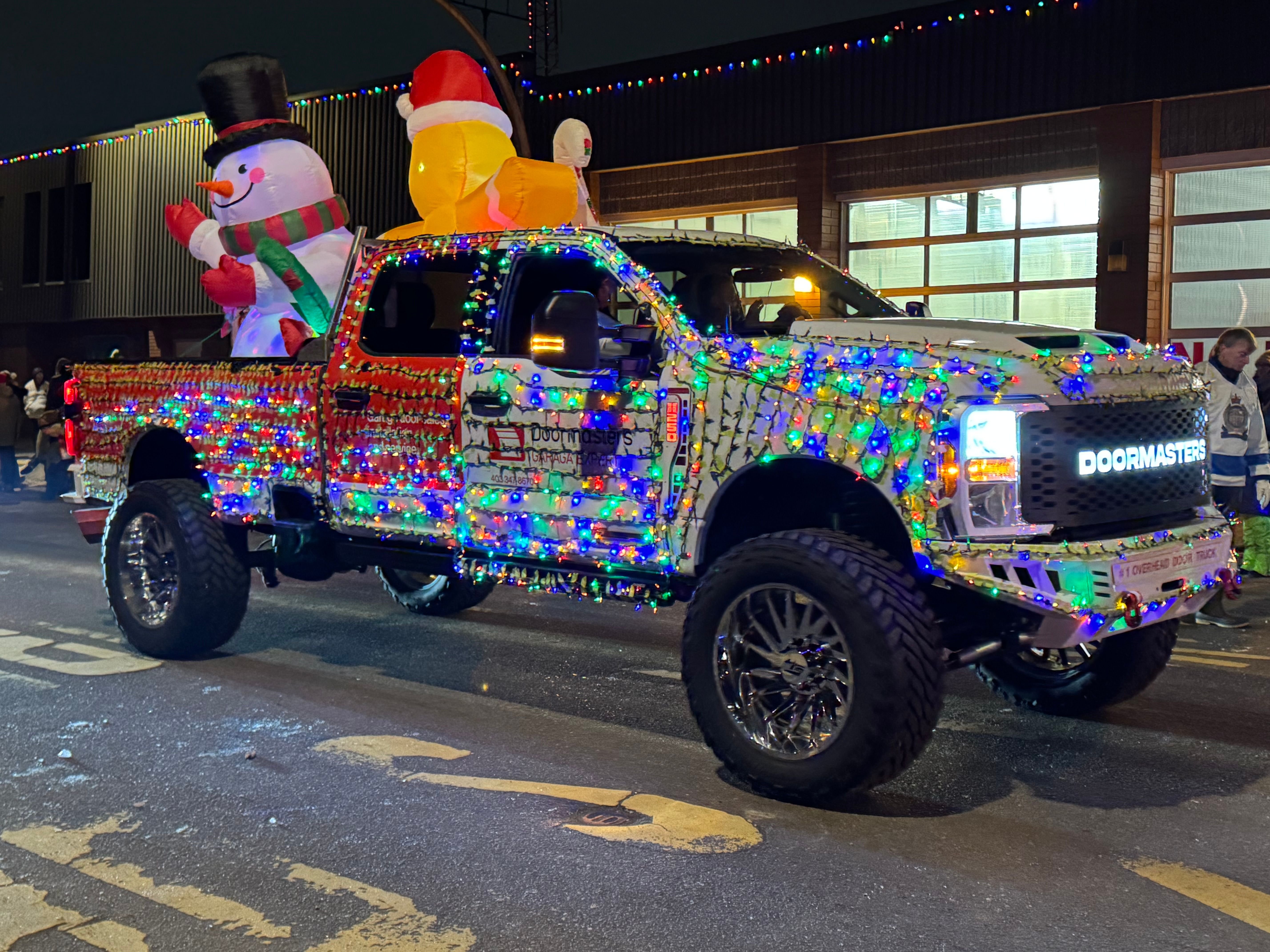 Light up Lacombe draws big crowds for annual Santa Claus parade