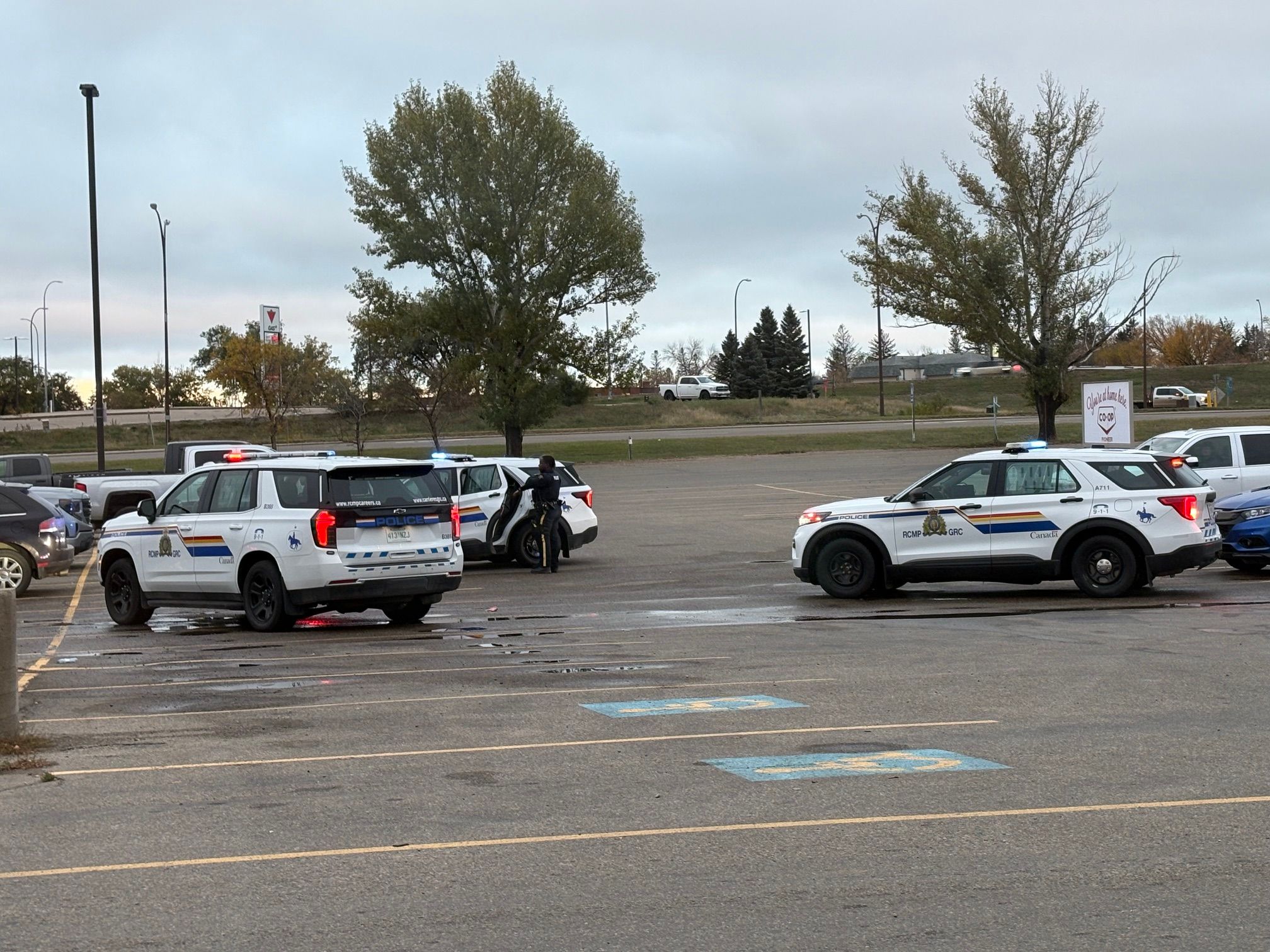Police surround vehicle in local parking lot - SwiftCurrentOnline.com ...
