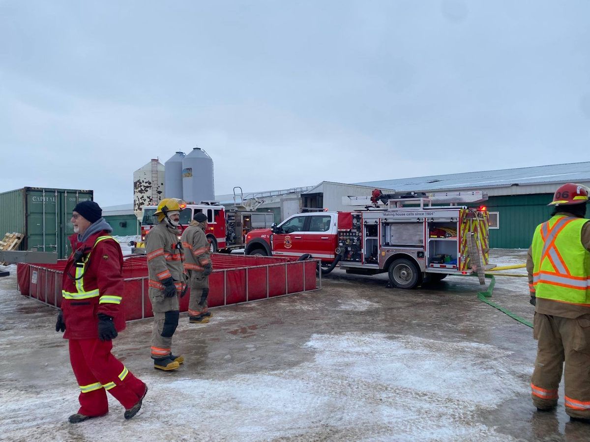 Fire Hogs Area fire depts work together to contain hog barn blaze north of Altona ...