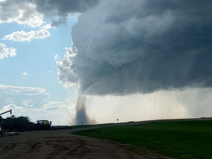 WATCH: Several tornadoes touchdown in Manitoba - CHVNRadio: Southern ...